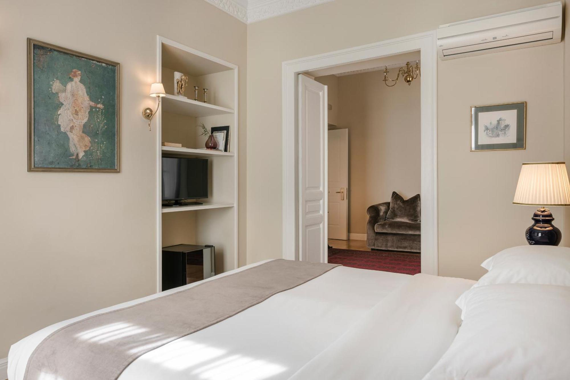 Noble Suites Aten Exteriör bild