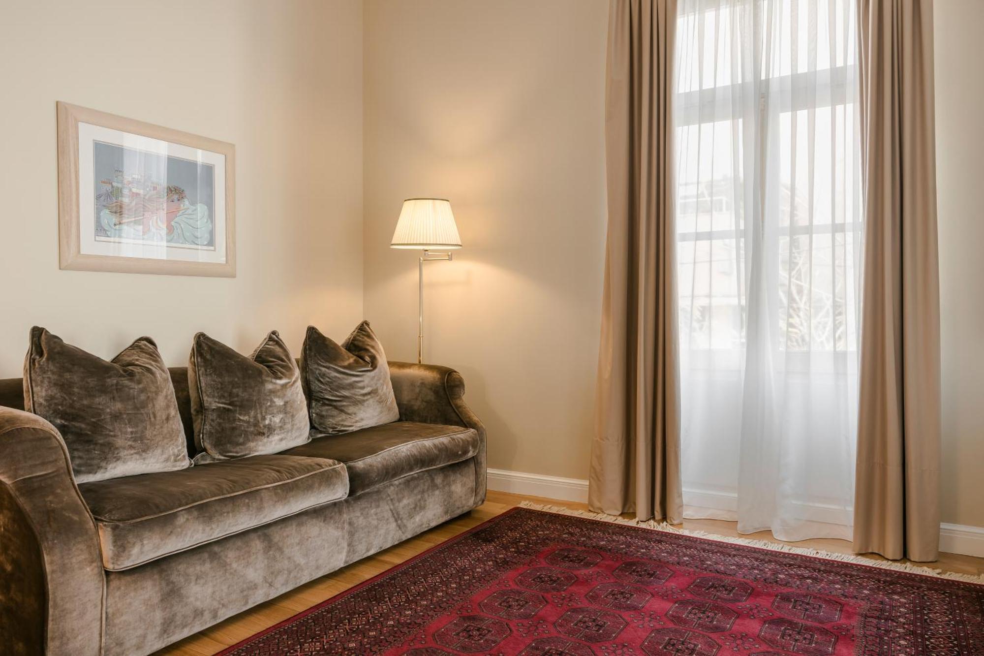 Noble Suites Aten Exteriör bild