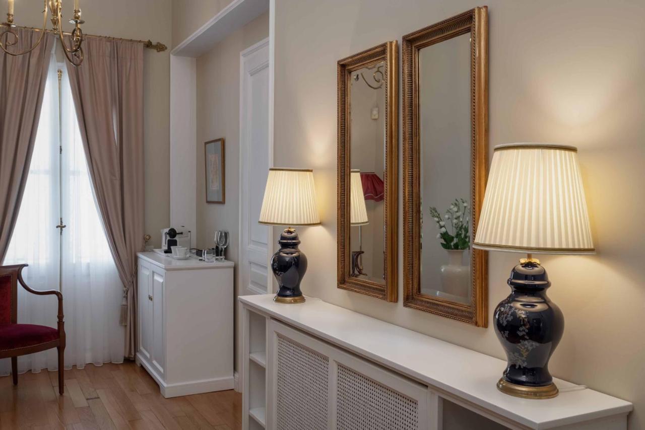 Noble Suites Aten Exteriör bild